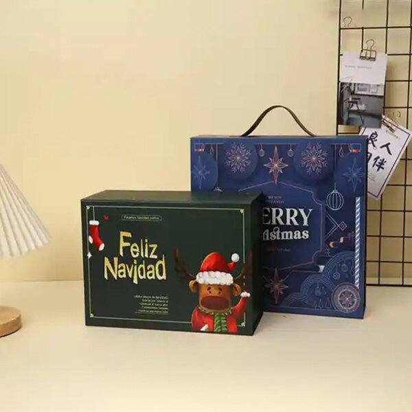 christmas-boxes-with-magnetic-closure